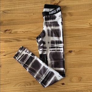 Women’s Nike Pro leggings XS